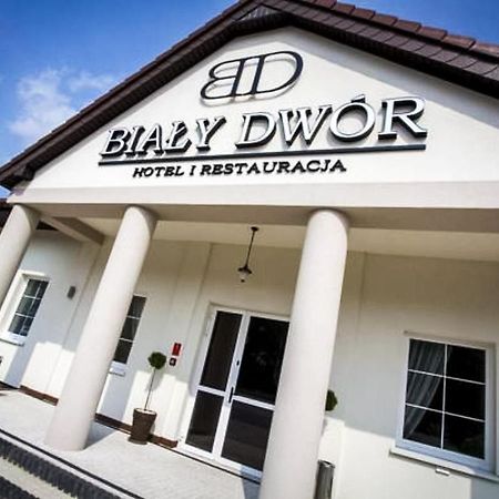 Bialy Dwor Bed & Breakfast Rychwal Bagian luar foto