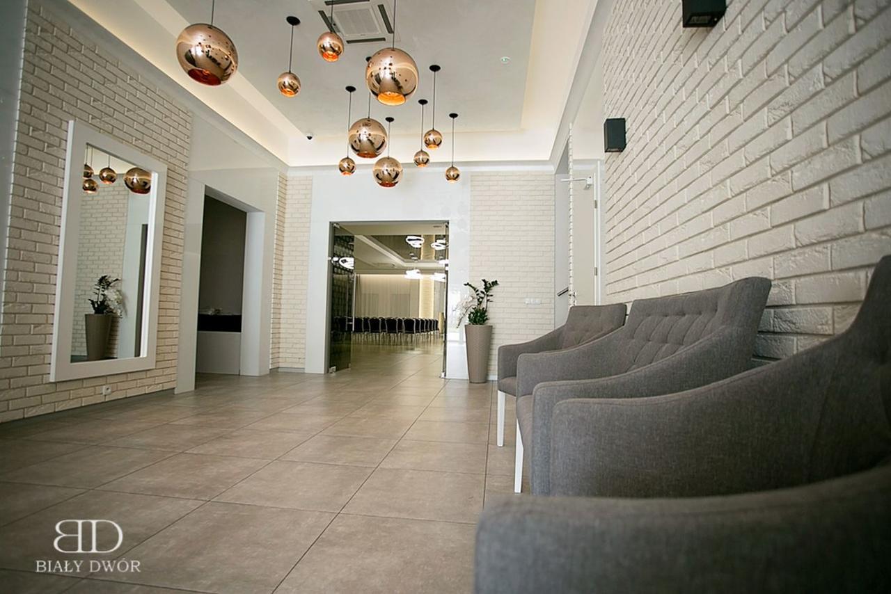 Bialy Dwor Bed & Breakfast Rychwal Bagian luar foto