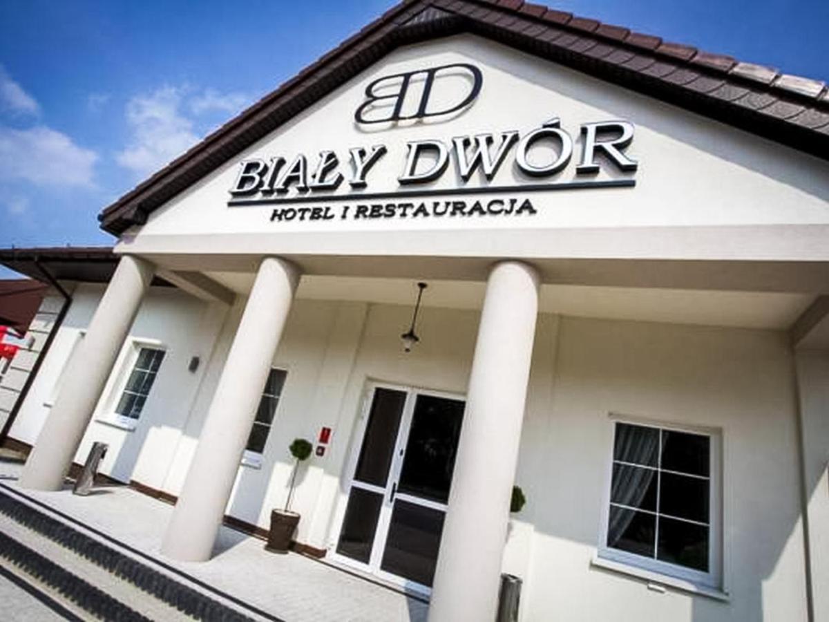Bialy Dwor Bed & Breakfast Rychwal Bagian luar foto