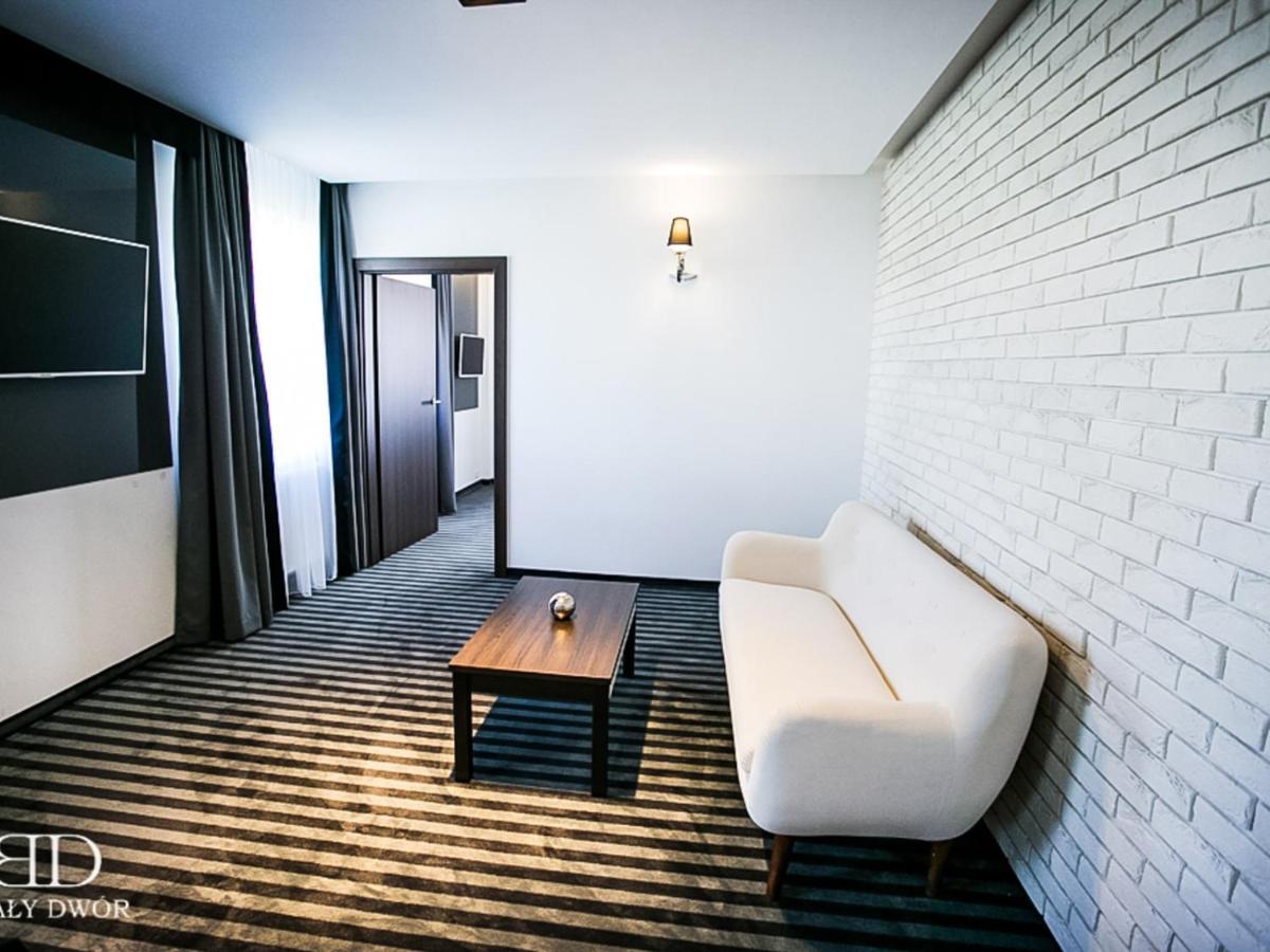 Bialy Dwor Bed & Breakfast Rychwal Bagian luar foto