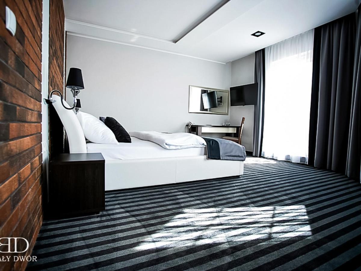 Bialy Dwor Bed & Breakfast Rychwal Bagian luar foto