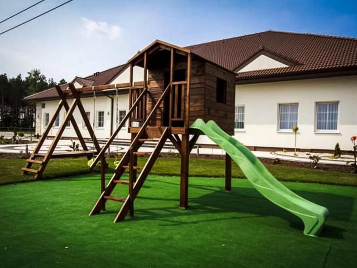 Bialy Dwor Bed & Breakfast Rychwal Bagian luar foto