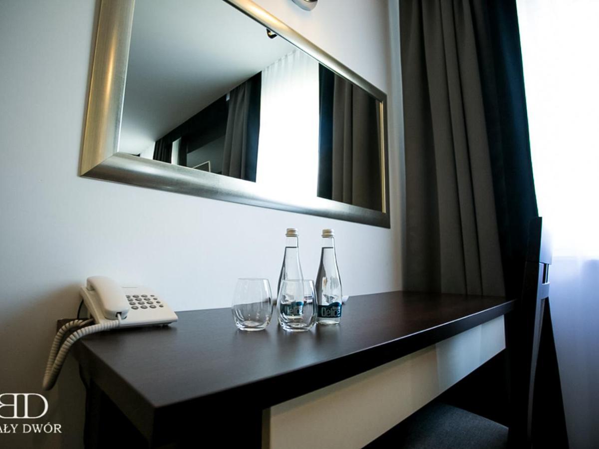 Bialy Dwor Bed & Breakfast Rychwal Bagian luar foto
