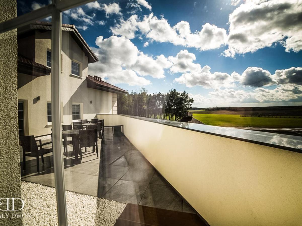 Bialy Dwor Bed & Breakfast Rychwal Bagian luar foto