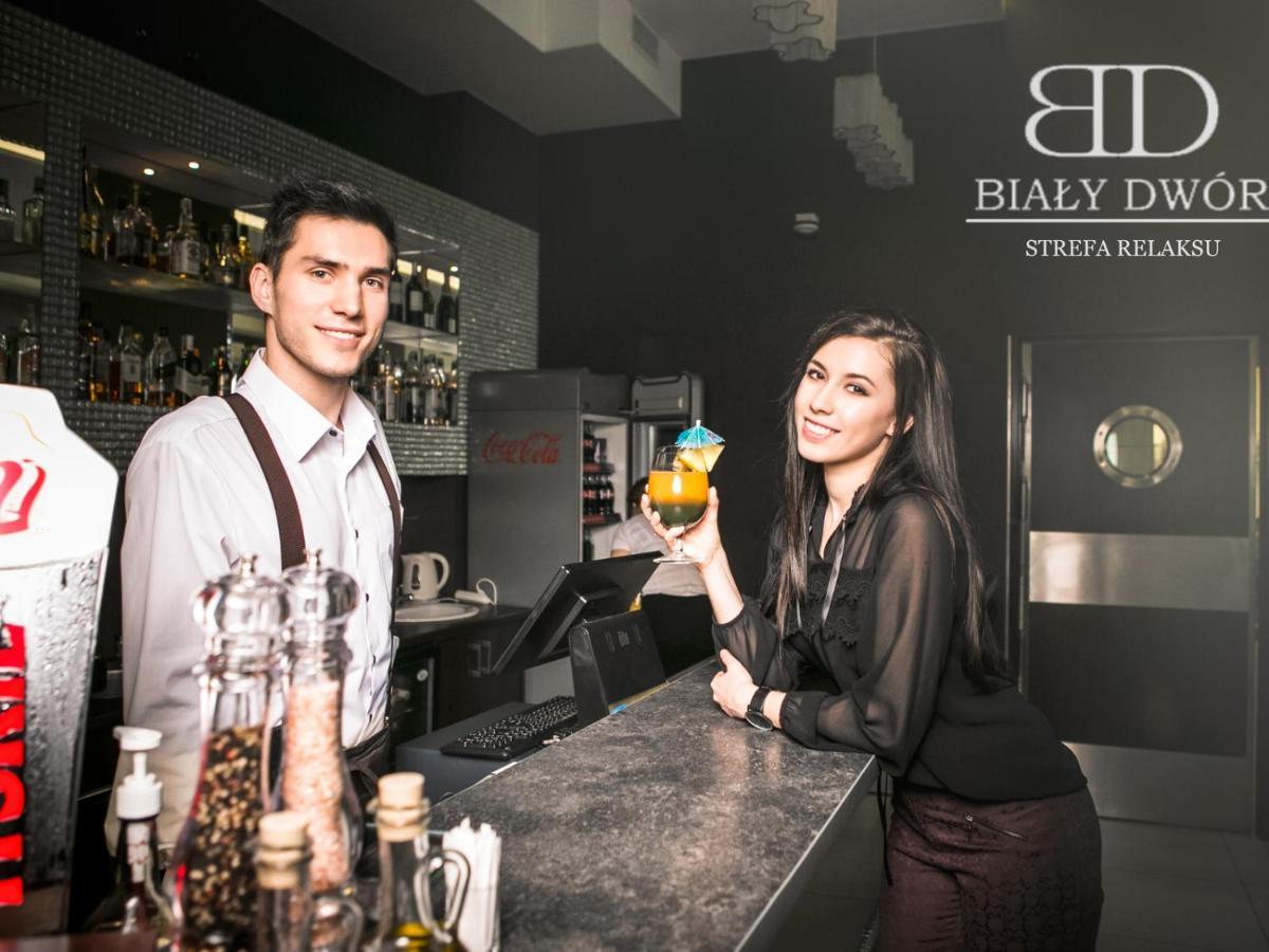 Bialy Dwor Bed & Breakfast Rychwal Bagian luar foto
