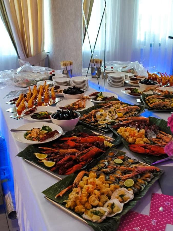 Bialy Dwor Bed & Breakfast Rychwal Bagian luar foto