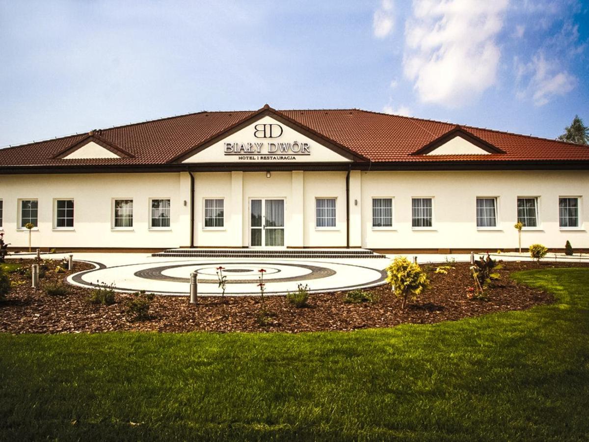 Bialy Dwor Bed & Breakfast Rychwal Bagian luar foto