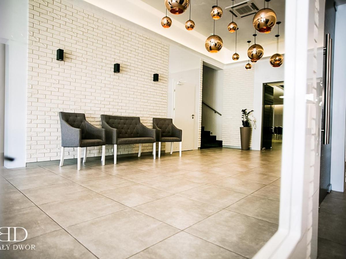 Bialy Dwor Bed & Breakfast Rychwal Bagian luar foto
