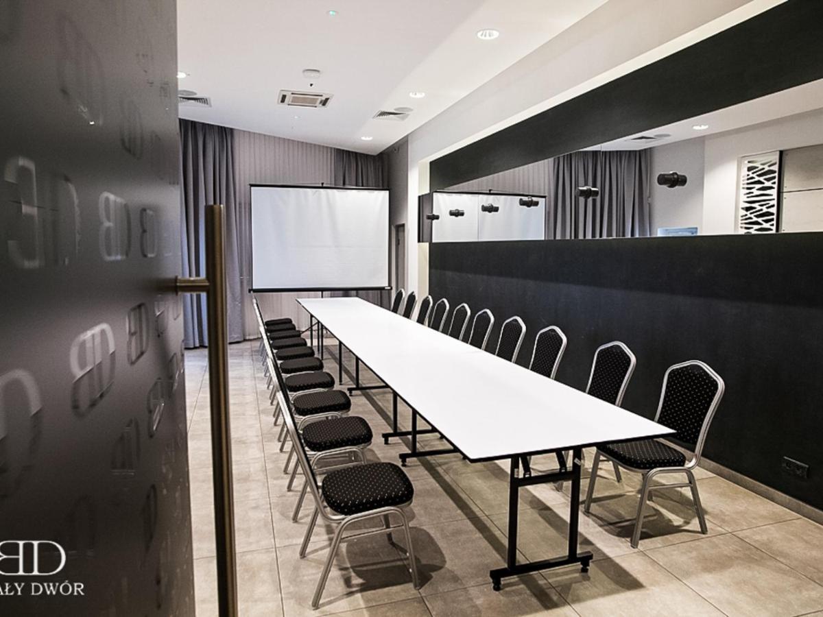Bialy Dwor Bed & Breakfast Rychwal Bagian luar foto